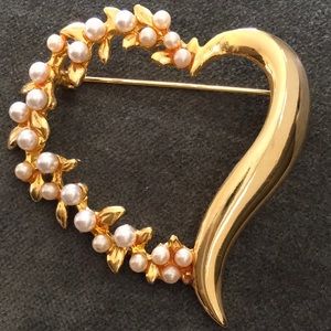 Heart Pin NWOT